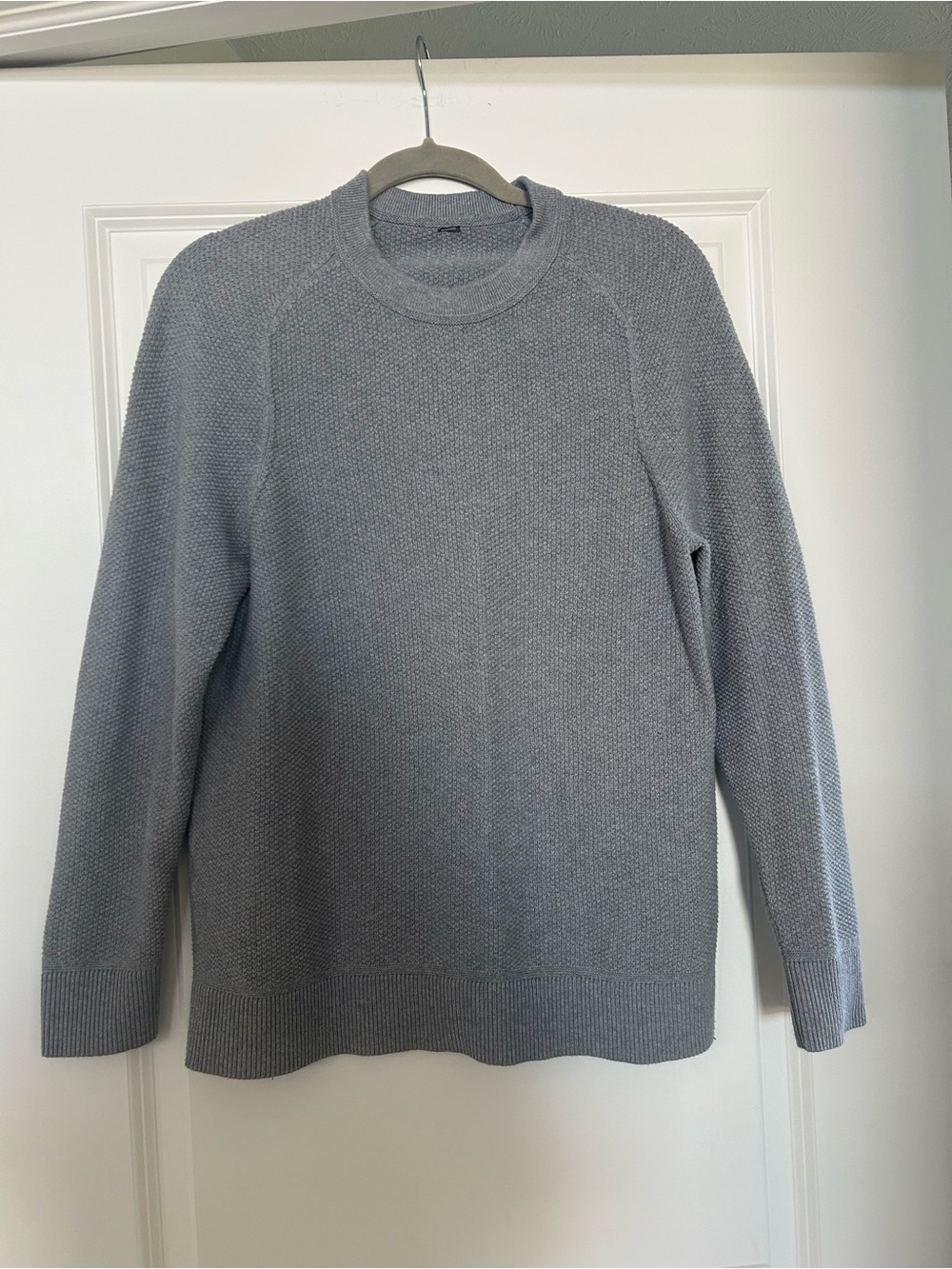 Lululemon Textured Knit Crewneck Sweater
Heathered Gray Sz S Men’s